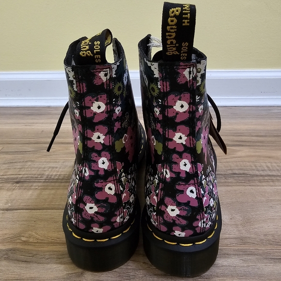DR. MARTENS 1460 PASCAL WOMEN'S VINTAGE FLORAL LEATHER LACE-UP BOOTS - Picture 3 of 10